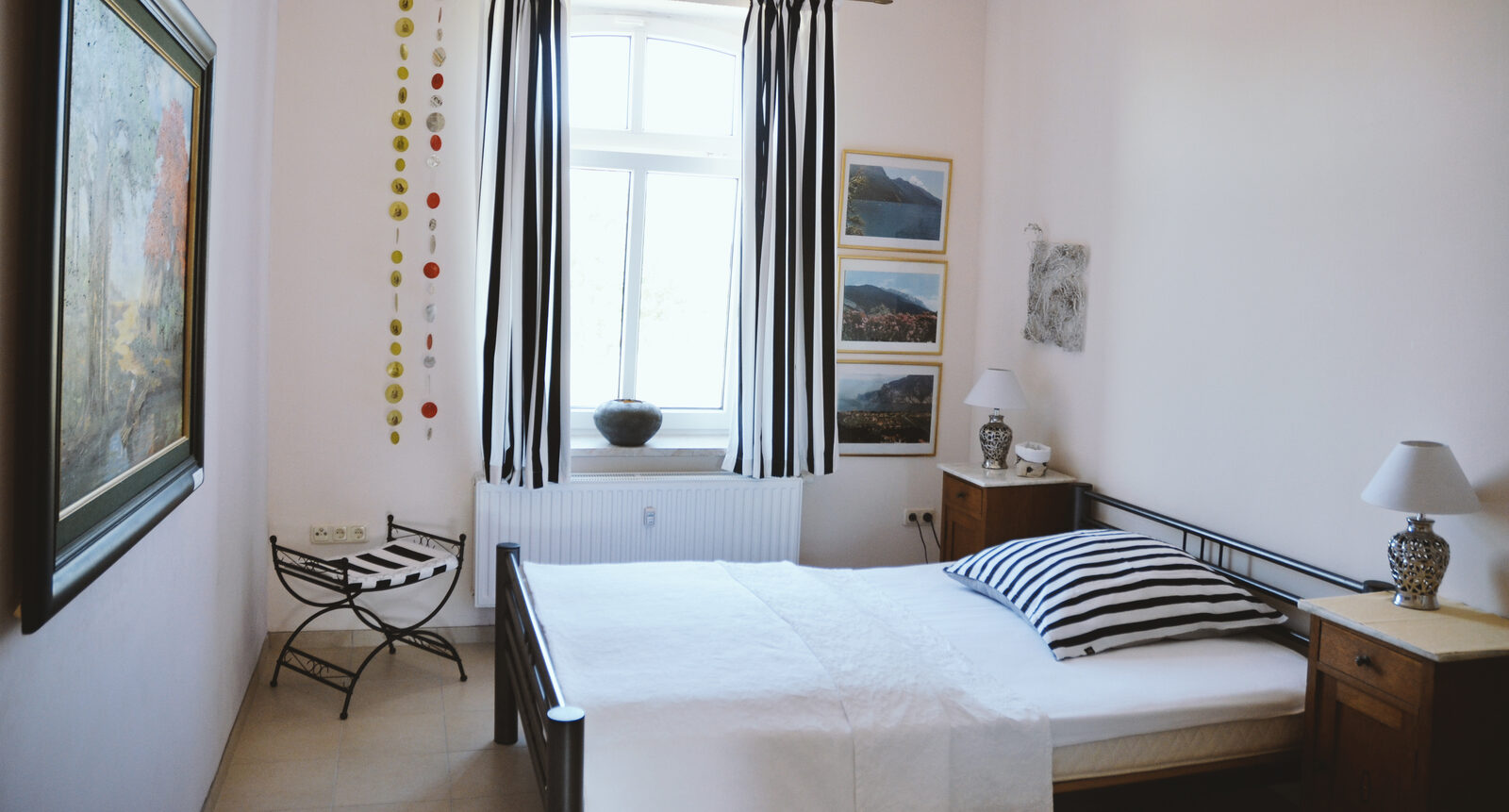 Kranichwohnung — Schlafzimmer mit Doppelbett